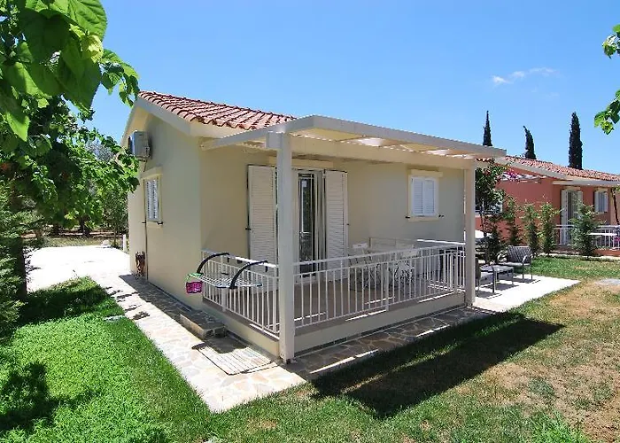 Holiday home Cypress Garden *