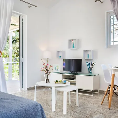 別荘 Cypress Garden スヴォロナータ