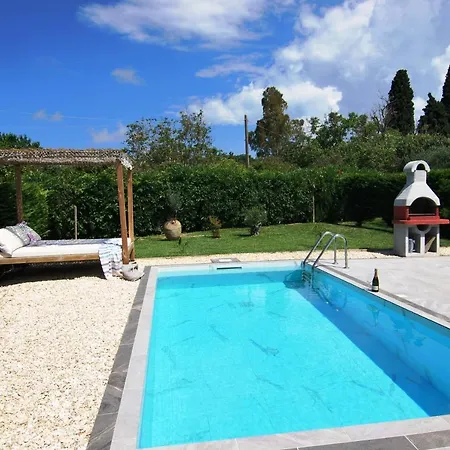 Cypress Garden Tatil Evi *